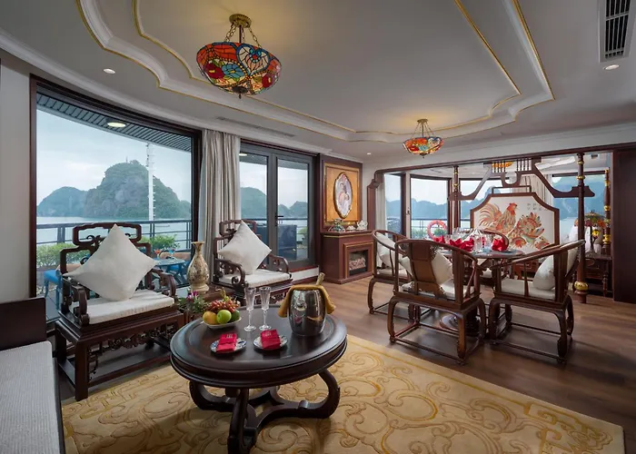 L'amour Cruise Botel 5*