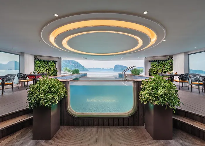 L'amour Cruise Botel Ha Long