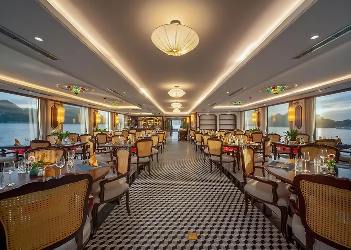 L'amour Cruise Botel Ha Long