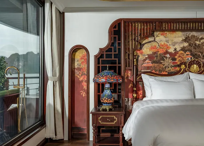 L'amour Cruise Botel Ha Long